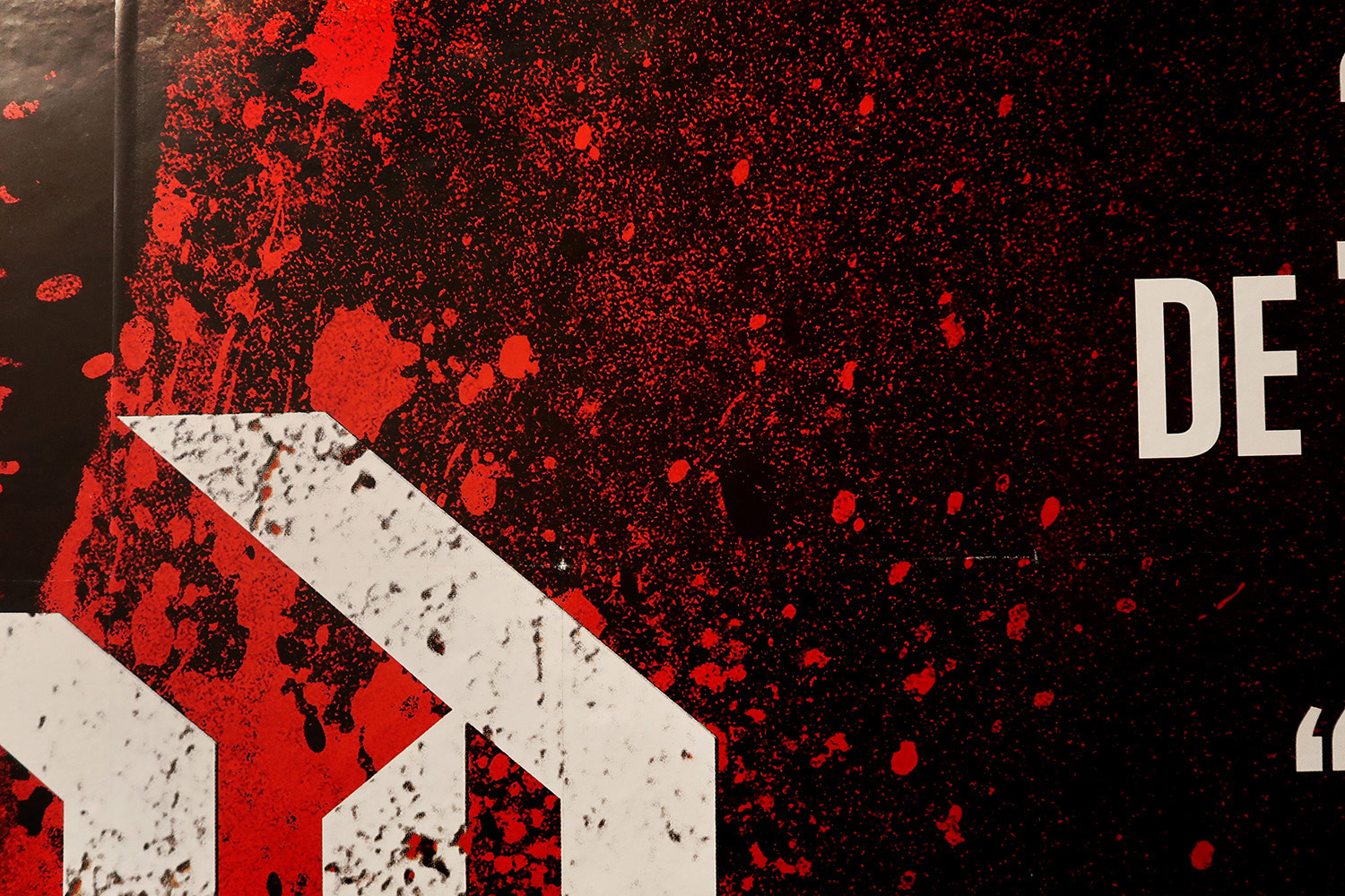 Ovelord French adaptation in Paris subway by Célie Cadieux seen at Montparnasse station